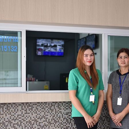 B32号公寓 曼谷 外观 照片