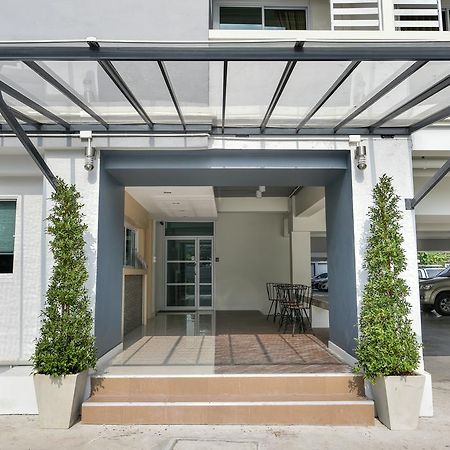 B32号公寓 曼谷 外观 照片